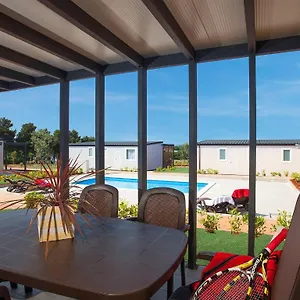 Adria Mobile Homes In Kastanija Parco vacanze Novigrad Istria